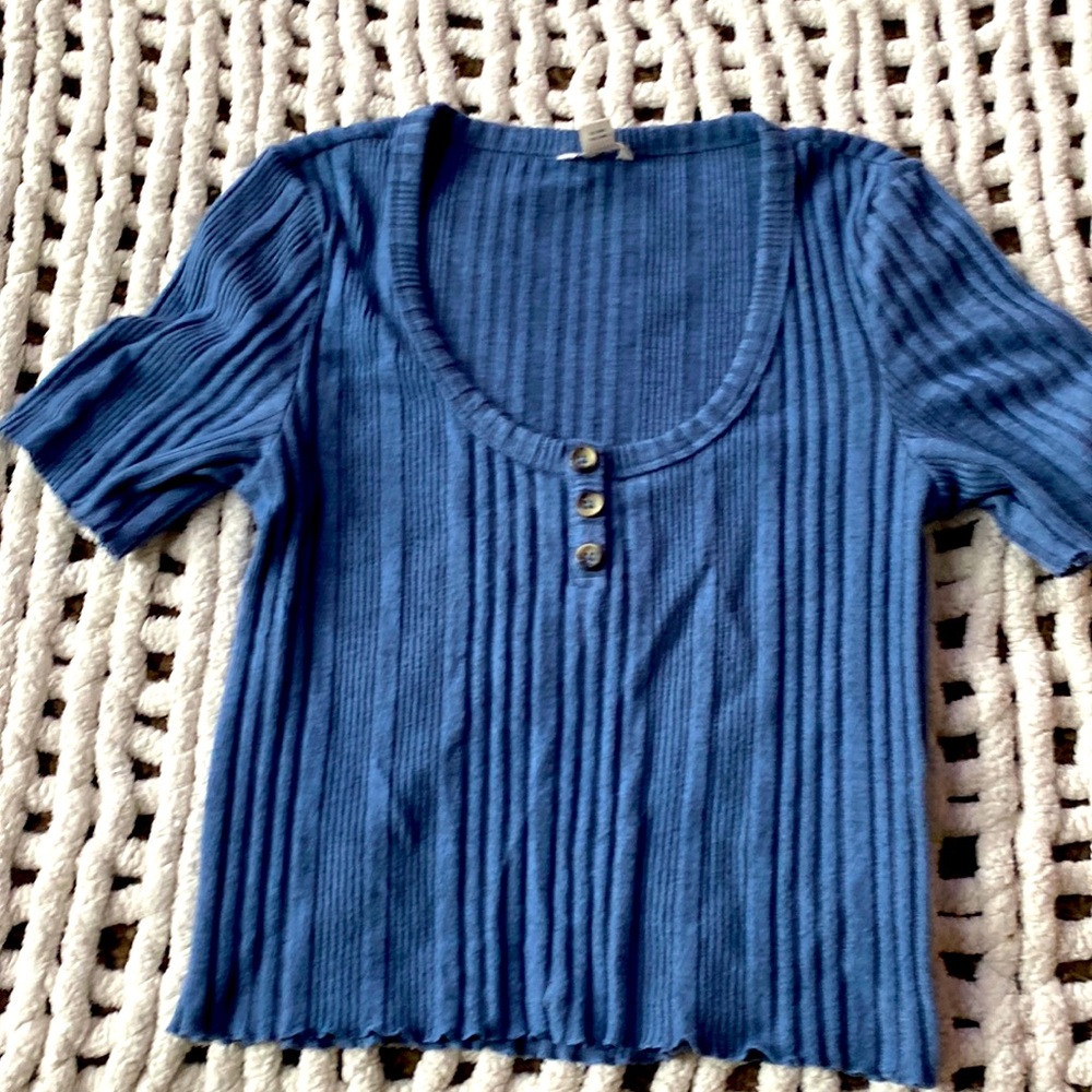 A blue top from aero